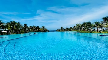 2 Außenpools, Cabañas (kostenlos), Sonnenschirme