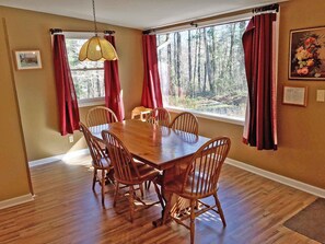 Dining - The Periwinkle Cottage 3 bedroom 3 bathroom Sleeps 6 Located in Flat Rock, NC   (Flat Rock)