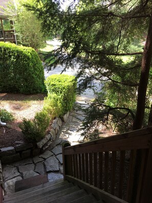 Property grounds - The Dogwood 4 bedroom 2 Bath- Sleeps 8 Centrally located in Flat Rock NC       (Flat Rock)