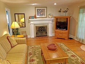 Living area - The Dogwood 4 bedroom 2 Bath- Sleeps 8 Centrally located in Flat Rock NC       (Flat Rock)