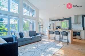 Interior - Casa Ibéricos in Portneuf / SPA Pool Sauna Billiards Trails 30 min from Quebec (Pont-Rouge)