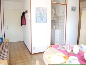 Apartment, 2 Bedrooms, Balcony, Ocean View | Interior