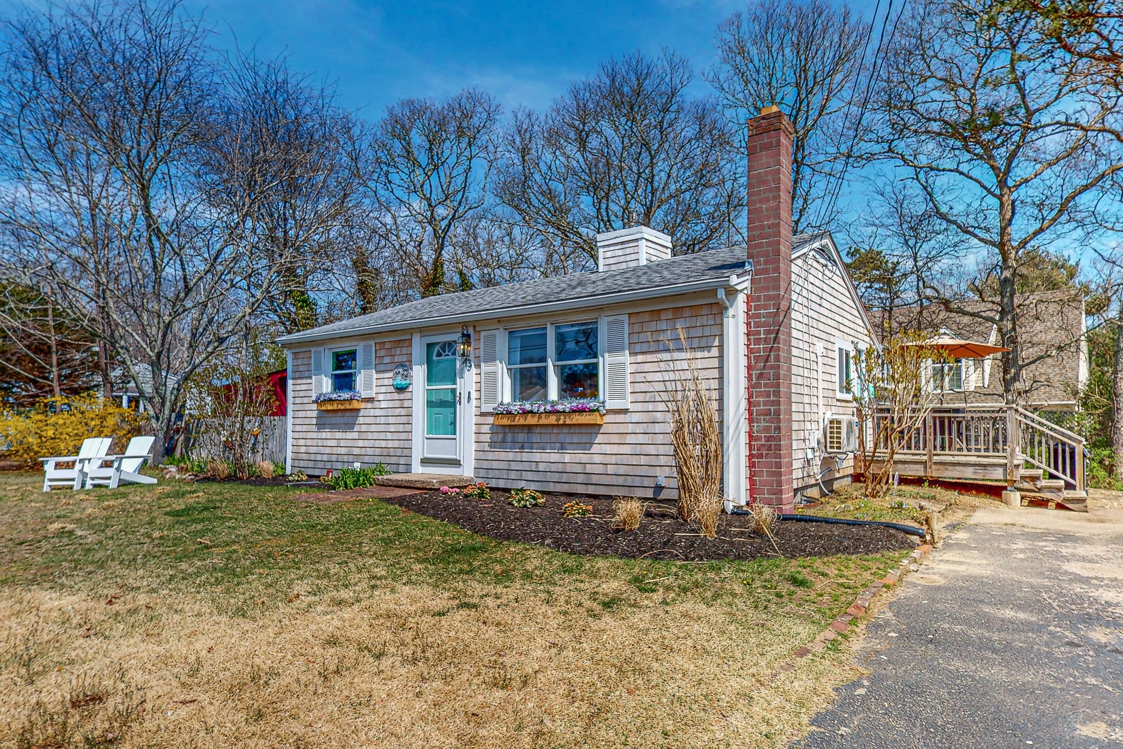 Serene cottage in prime location for hiking, birding, & golfing with deck & W/D