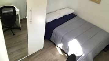3 bedrooms, desk, iron/ironing board, free WiFi