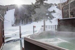 Outdoor spa tub - Double Diamond 19: Steps to Skiing (Telluride)