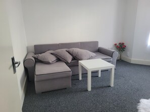 House | Living area - Lovely 2-bed Fully Refurbished House in London (London)