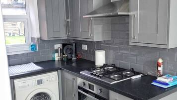 House | Private kitchen | Fridge, oven, stovetop, electric kettle