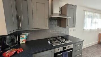 House | Private kitchen | Fridge, oven, stovetop, electric kettle