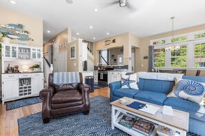 Smart TV, fireplace, books, stereo