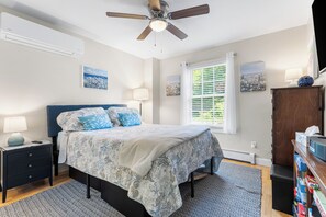 3 bedrooms, desk, iron/ironing board, travel crib