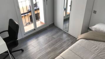 3 Schlafzimmer, Schreibtisch, Bügeleisen/Bügelbrett, WLAN