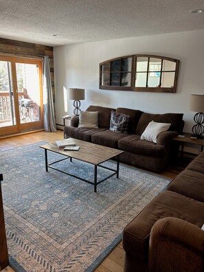 Smart-TV, peis og stereoanlegg