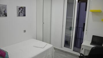 3 slaapkamers, een bureau, een strijkplank/strijkijzer, wifi