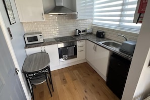 Fridge, microwave, oven, stovetop - Modern One Bedroom Chalet With Central Heating (Bridlington)