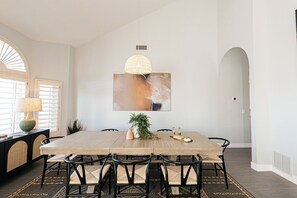 Dining - The 1986 Scottsdale Pickleball and Pool Oasis (Scottsdale)