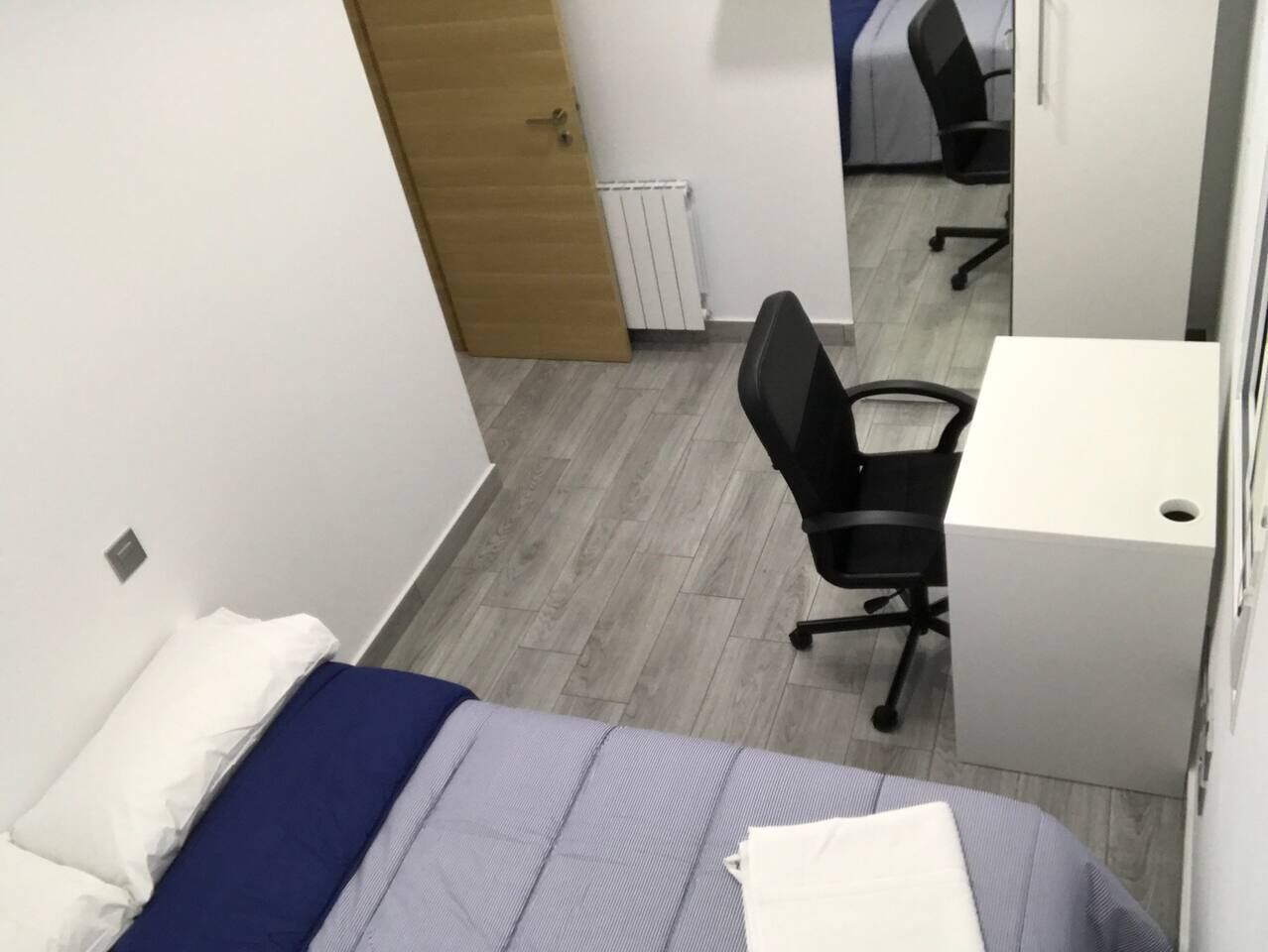 3 makuuhuonetta, työpöytä, silitysrauta/-lauta, ilmainen Wi-Fi