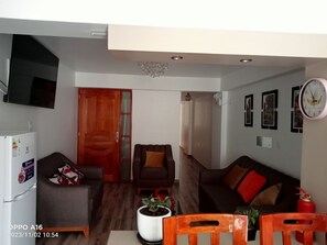Living area - Departamento en Segundo Piso con Capacidad Hasta 6 Personas (Huaraz)