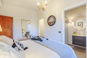 5 Schlafzimmer, Bügeleisen/Bügelbrett, kostenloses WLAN, Bettwäsche