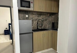 Réfrigérateur, micro-ondes, four, cafetière/bouilloire