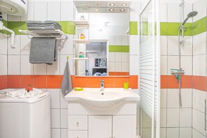 淋浴设施、吹风机、毛巾
