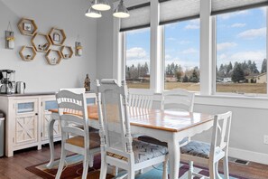 Dining - Columbia Falls Retreat near Flathead River and Glacier National Park (Columbia Falls)