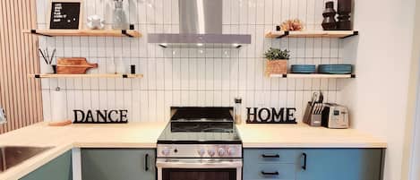Fridge, microwave, oven, stovetop