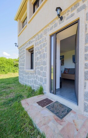 Exterior detail - Rena Bianca, 25 m2, 6 min walk to the beach! (Coggia)