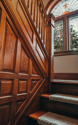 Bright, Cozy, Artistic Victorian.  Walking distance to Downtown and The Falls!