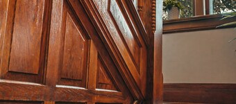 Bright, Cozy, Artistic Victorian.  Walking distance to Downtown and The Falls!