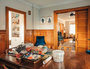 Interior - Bright, Cozy, Artistic Victorian.  Walking distance to Downtown and The Falls! (Niagara Falls)