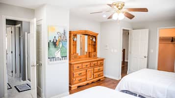 4 bedrooms, desk, iron/ironing board, free WiFi