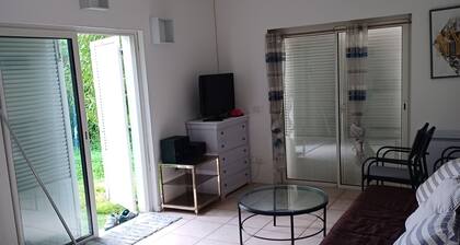 Studio 35 m2 à 400 Metres de la Plage 10mn de l Aeroport Commodités à Moins 5mn