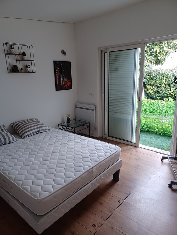 1 bedroom, iron/ironing board, bed sheets - Studio 35 m2 à 400 Metres de la Plage 10mn de l Aeroport Commodités à Moins 5mn (Cagnes-sur-Mer)