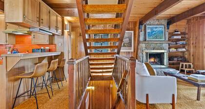Pet/Kid Friendly Cozy Cabin, BBQ, Firepit, Outdoor Dining, Forest Views