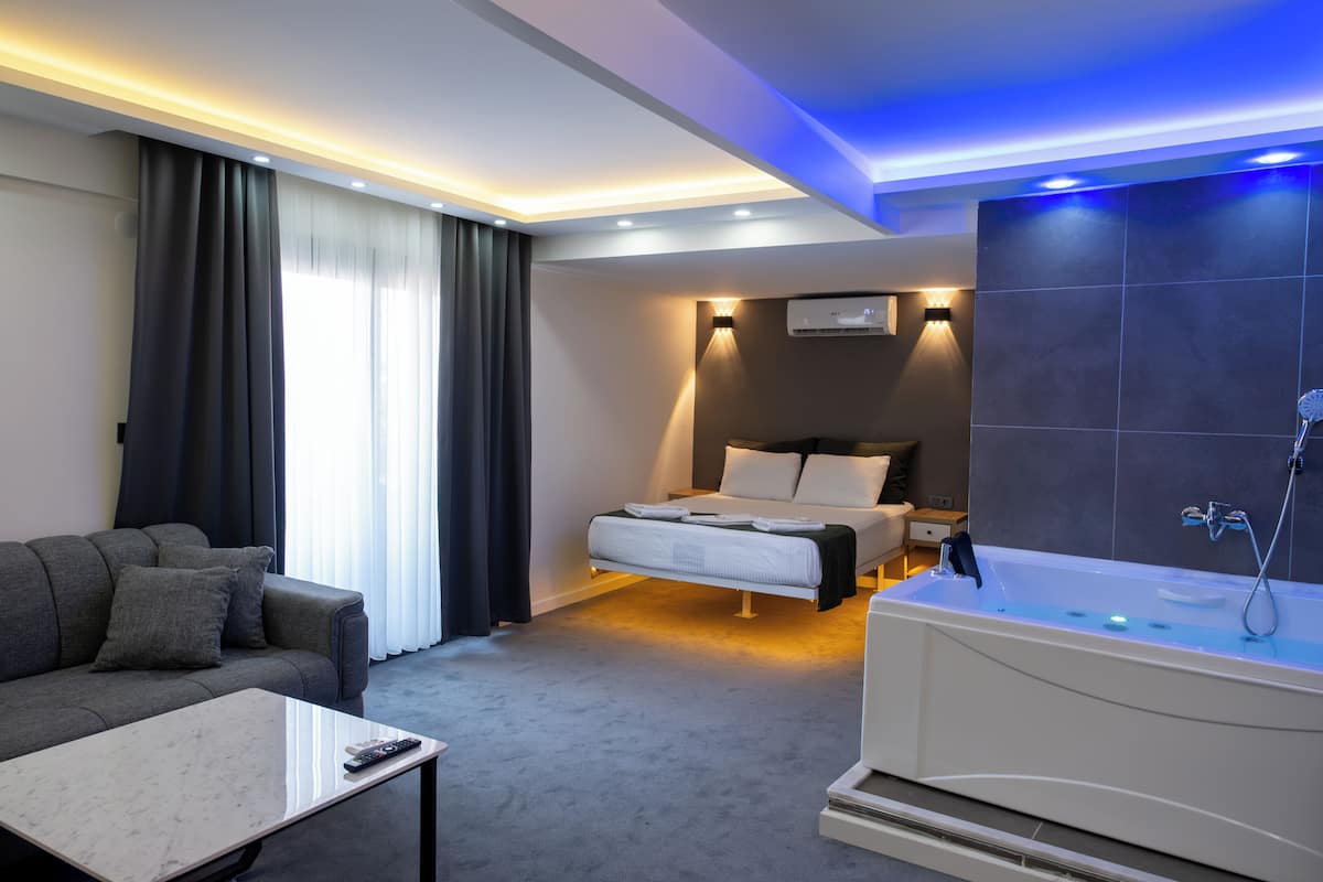 Artículos del minibar gratis y escritorio