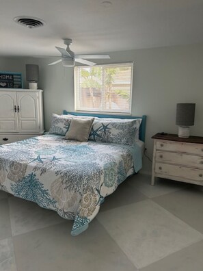 2 bedrooms, desk, iron/ironing board, travel crib