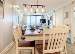 Apartment, 2 Bedrooms, Beach View | In-room dining