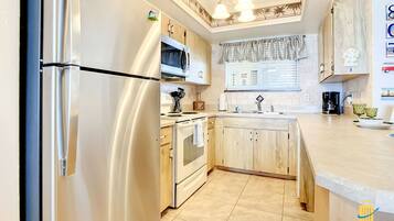 Departamento, varias camas, frente al mar | Cocina privada