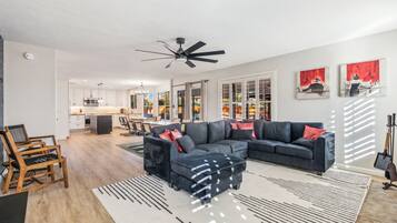 Smart TV, fireplace, table tennis