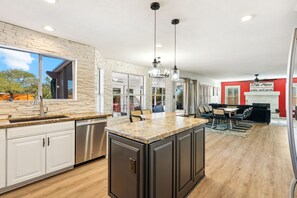 Interior - 5BR Scottsdale Luxury Resort! Heated Pool, Basketball, Golf (Scottsdale)