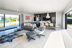 Smart TV, fireplace - Vinebox On Wilson, Martinborough (Martinborough)