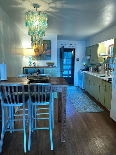 Cute Northwoods Cottage! Sandy bottom, next to state land, beautiful!