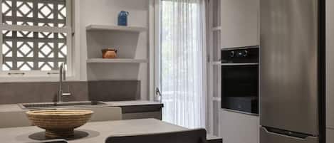 Geladeira, micro-ondas, fogão, cooktop
