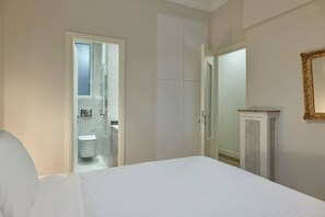 2 bedrooms, iron/ironing board, WiFi, bed sheets - Quiet, central 2bd Apt, Kolonaki (Athina)