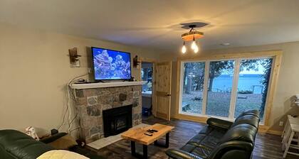 Relax with the whole family at this peaceful waterfront cottage.
