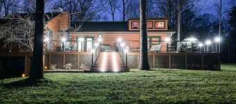 Cozy Bear Cabin provides lakeside living, boathouse bar and  yes....pickle ball.