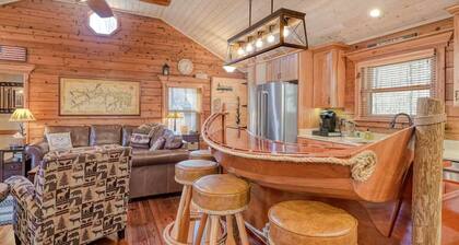 Cozy Bear Cabin provides lakeside living, boathouse bar and yes....pickle ball.