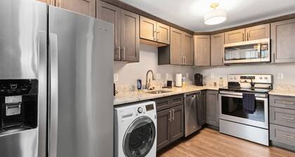 Your Cozy 2-Bedroom Midtown