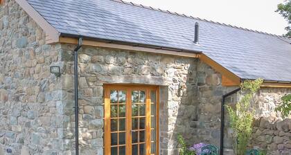 Self Catering Barn Dyffryn Ardudwy in Snowdonia | Moelfre