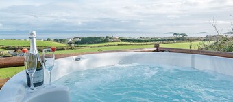 5 star log cabin with sea views in Abersoch | Gorwel-Soch